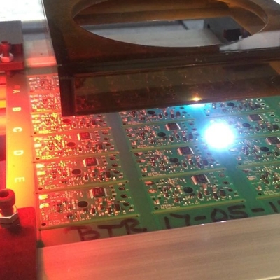 Separación de paneles de PCB con láser fuera de línea 0,02 Precisión 335 mm