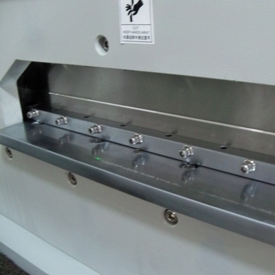 Máquina de corte en V de PCB de 450 mm para cortar PCBA, FR4, barra de longitud LED, tablero de aluminio