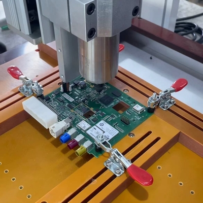 Máquina de almacenamiento de hasta 100 programas o 6000 puntos de trabajo