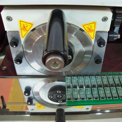 Diseño fácil de usar para facilitar el funcionamiento y el mantenimiento de la máquina de separación de PCB