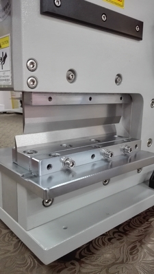 Máquina de corte de PCB de hoja lineal V con marco de hierro sólido para componentes de 50 mm de altura