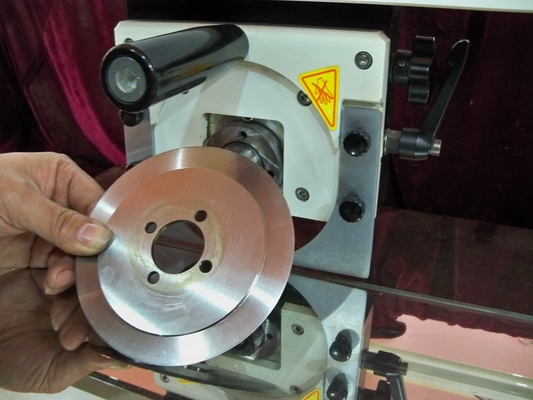 Disponibilidad ajustable y corte sin preocupaciones con la máquina de separación de PCB
