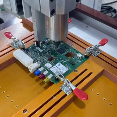 Máquina de encaminamiento de PCB de escritorio de banco único con velocidad de posicionamiento de 500 mm/s