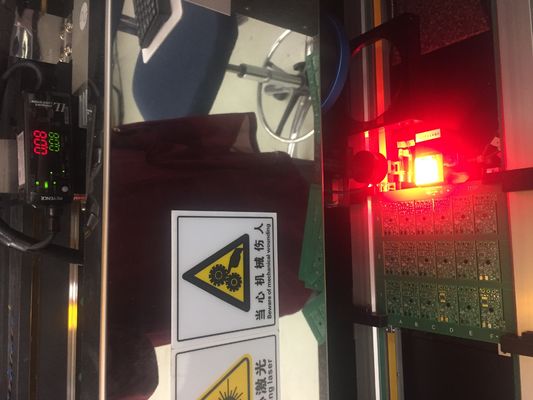 tensión inmóvil en línea de la máquina del laser Depaneling de 18W 355nm SMT libre