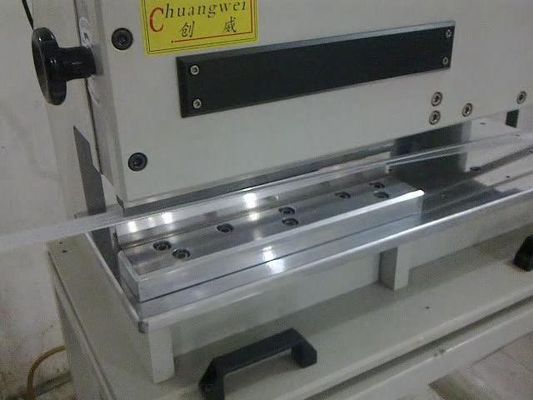 Máquina de corte de PCB V para sustrato de aluminio 220V RUV neumática