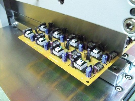 Separador de aluminio del PWB del V-corte del uso del tablero con las cuchillas de acero de alta velocidad de Japón