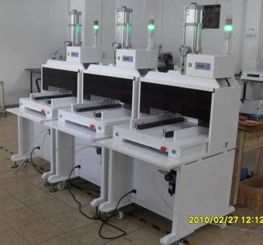 punzonadora 0.7Pa, máquina del PWB FPC del molde hidráulico de 8T del sacador del PWB