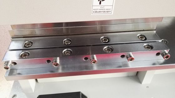 el PWB V del tablero FR4 de 2.0m m cortó la máquina con dos cuchillas lineares agudas